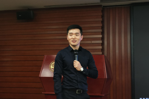图8-正畸科王雪东老师与同学们分享自己成长的心路历程_副本.jpg