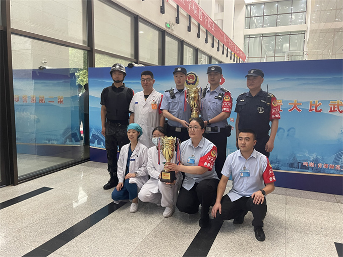 2-参赛队员合影.jpg