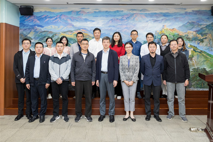 2 三亚市海棠湾开发建设有限公司来我院交流座谈.jpg