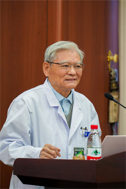 马老师讲话.jpg