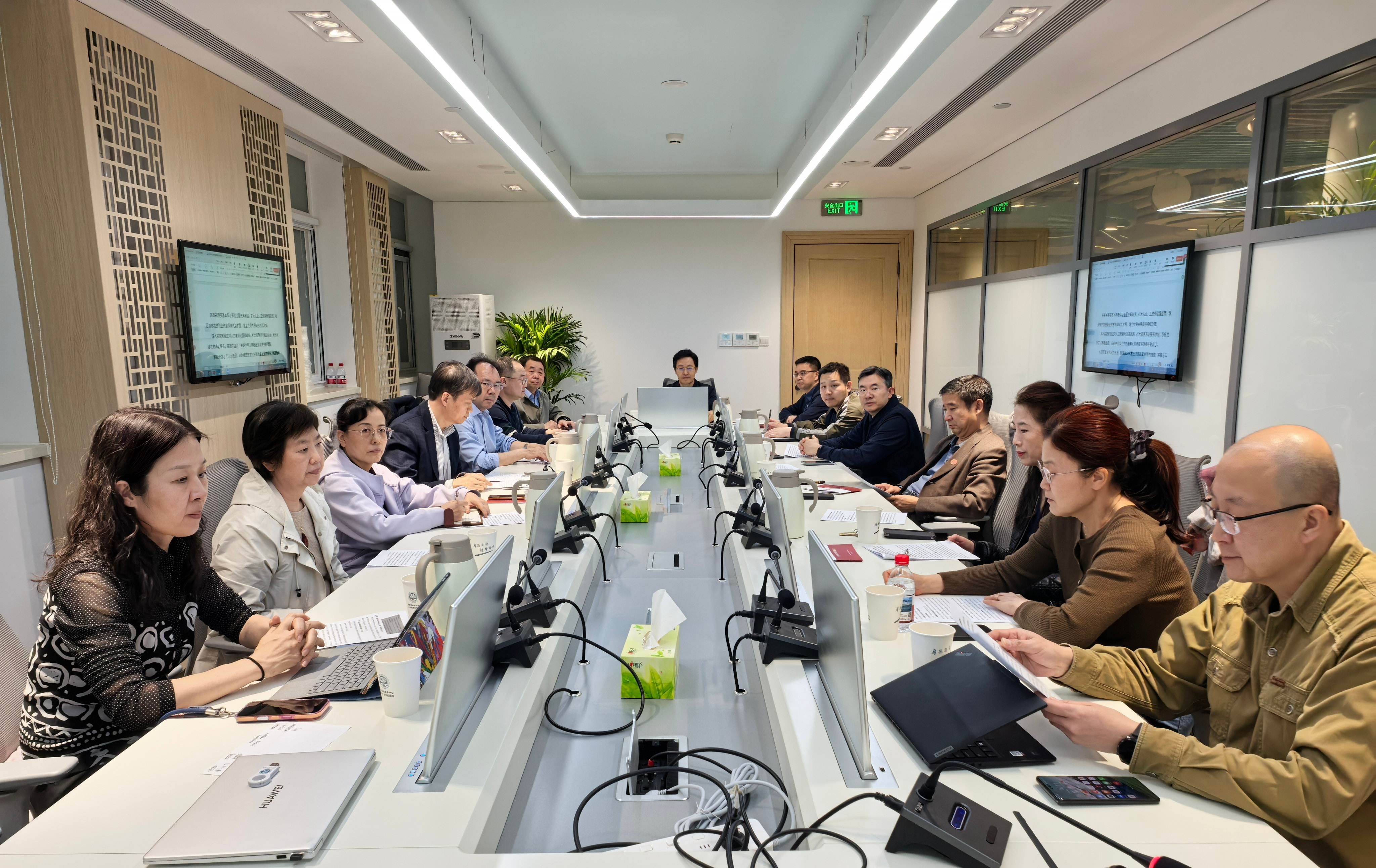 0330党委理论学习中心组_副本.jpg 0330党委理论学习中心组_副本.jpg