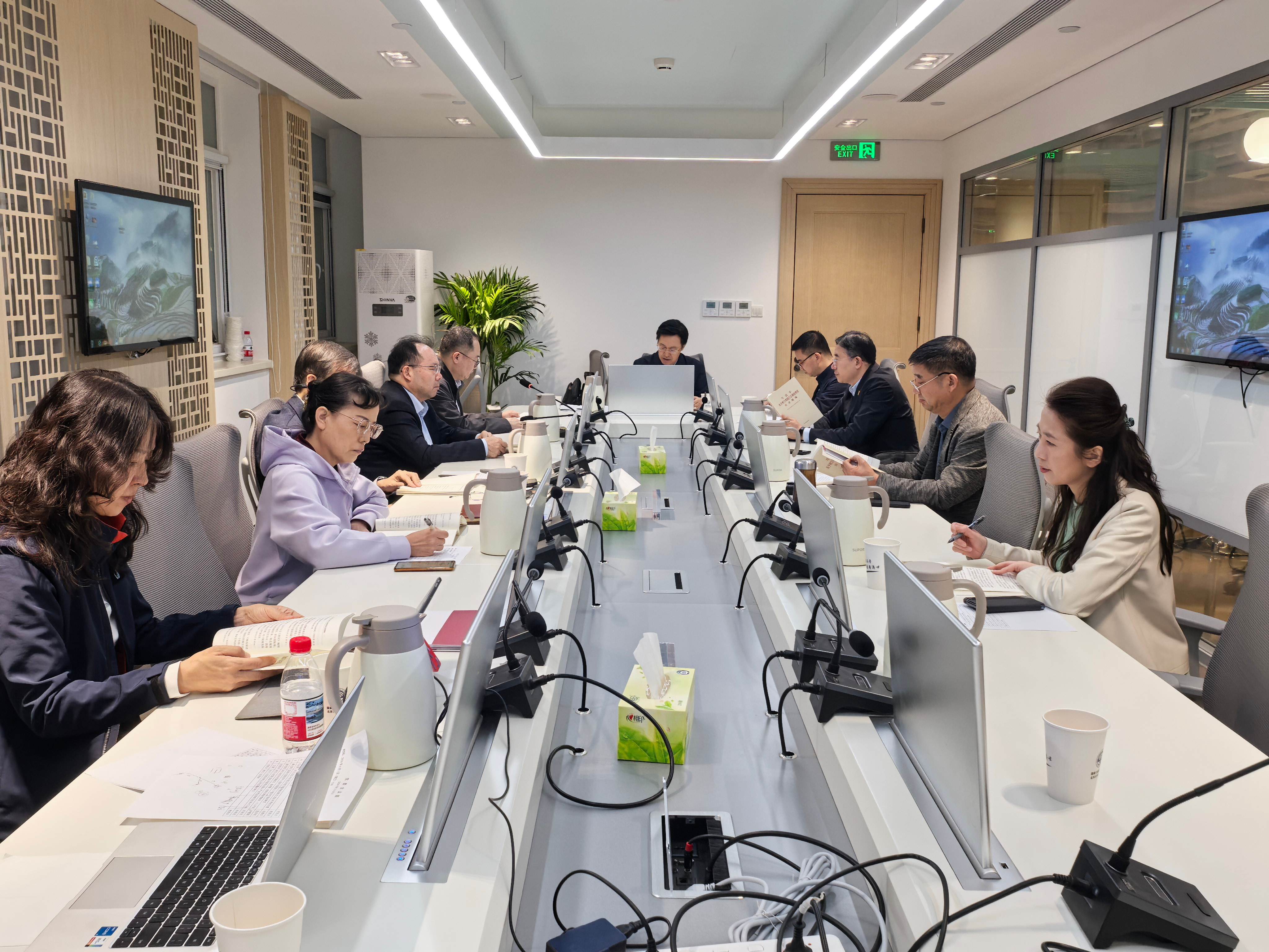 0401读书班_副本.jpg 0401读书班_副本.jpg