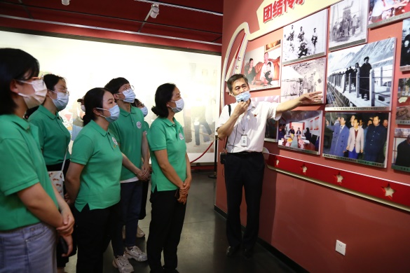 D:\分模块-照片挑选\5-创新发展 生态文明建设\20210730 实践团参观红山1958文旅小镇2.JPG