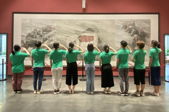 D:\分模块-照片挑选\5-创新发展 生态文明建设\20210730 实践团参观红山1958文旅小镇3.JPG